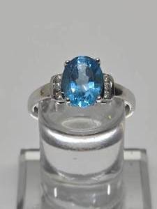 lot 166 image: Beautiful Genuine 10K White Gold &amp Topaz Ring - Size 7