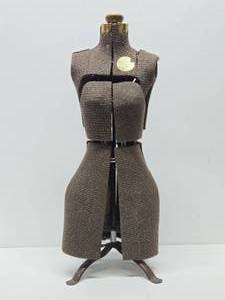 lot 39 image: Great Looking Vintage 1950s Adjustable Junior Size Dress Form&nbsp