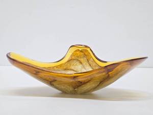 lot 53 image: Beautiful Vintage Heavy Gold Art Glass Bowl or Tray