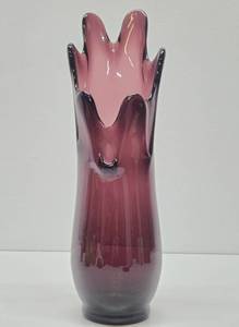 lot 55 image: Excellent Large Mid Century Amethyst Swung Glass Vase