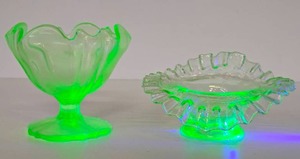 lot 208 image: 2 Vintage VaselineUranium Green Glass Pedestal Bowls