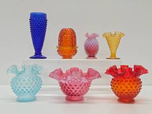 lot 211 image: Great Estate Lot of Mid Century Colorful Glassware #3 - Vases &amp Fairy Lamp