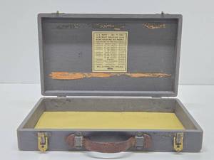 lot 261 image: Original WW2 Aircraft Machine Gun Bore Sighting Kit Box
