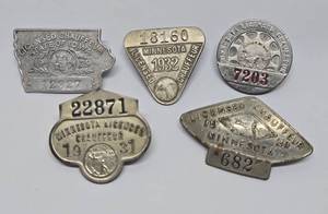 lot 257 image: Lot of 5 Vintage 1920s-30s Metal Chauffer Licenses - Minnesota &amp Iowa