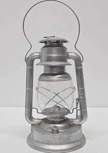lot 199 image: Nice Estate Collection of Vintage Lanterns #10