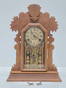 lot 200 image: Antique Ingraham Mantel Clock wOrnate Pendulum &amp Keys