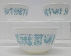 lot 225 image: PYREX Amish Butterprint Nesting Bowl Set