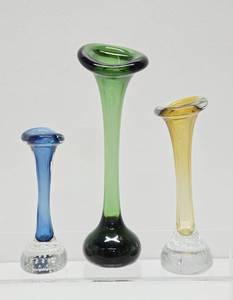 lot 56 image: 3 Mid Century Glass Bud Vases - Blue, Yellow &amp Green