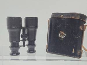 lot 274 image: Very Nice Pair of Antique French Brass Binoculars wCase