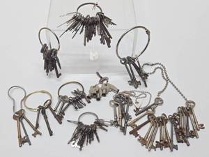 lot 293 image: Large Estate Collection of Antique Skeleton &amp other Keys