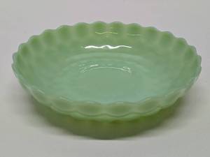 lot 341 image: Vintage Jadeite Bubble Glass Serving Bowl