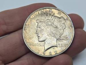 lot 316 image: Genuine 1922 Silver US Liberty Peace Dollar Coin