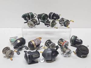 lot 325 image: Large Estate Lot of Assorted Vintage etc Fishing Reels
