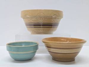 lot 332 image: 3 Old Vintage Stoneware Mixing Bowls