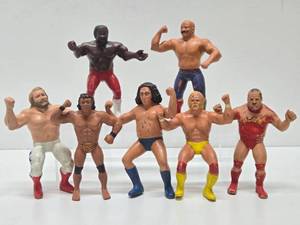 lot 334 image: Great Lot of Vintage Mid 80s PRO WRESTLING Action Figures