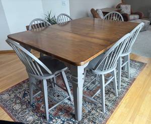 K - Sensational Dining Table with 6 Gray Windsor-Style Chairs