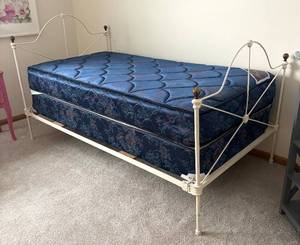 lot 15R image: U - Antique Twin Bed with Metal Frame and Headboard
