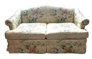lot 55R image: U - Vintage Floral Sofa  Couch
