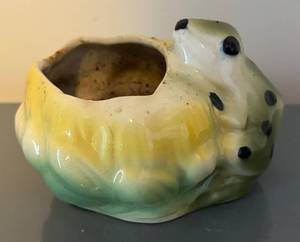 lot 87R image: LL  - Petite Vintage Frog Planter