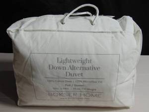 lot 10 image: Lightweight Premium Down Alternative Duvet Comforter Insert FullQueen  BOKSER HOME
