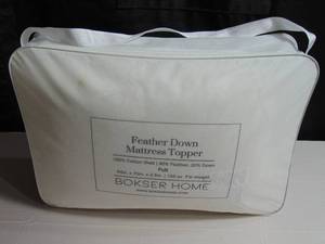 lot 21 image: Feather & Down Plush Luxury Mattress Topper Twin  BOKSER HOME
