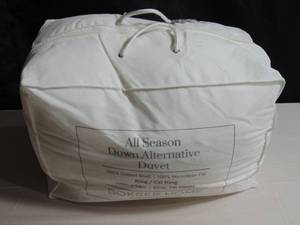 lot 26 image: All Season Premium Down Alternative Duvet Comforter Insert KingCal King BOKSER HOME