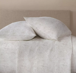 lot 7 image: King Size 100% French Linen Sheet Set  BOKSER HOME