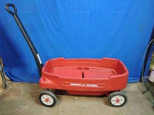 lot 2 image: Radio Flyer Pathfinder 2-in-1 plastic wagon.