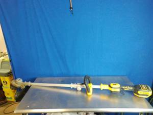 lot 7 image: DeWalt 20V MAX 14-inch Brushless Cordless Folding String Trimmer