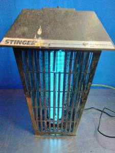 lot 32 image: Stinger UV40 Electronic Bug Killer.