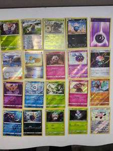 lot 101 image: 20 Misc Hologram Pokmon Cards
