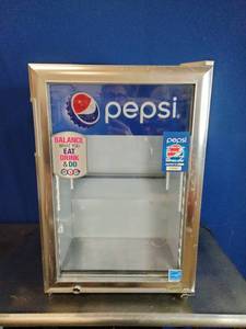 lot 47 image: Countertop Pepsi display refrigerator.