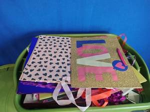 lot 58 image: Lot of Valentines Items