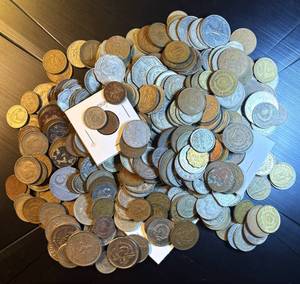 lot 66 image: 3.3 lbs Mixed Foreign Coinage, Approx 200 Coins, Wide Variety wminimal duplications