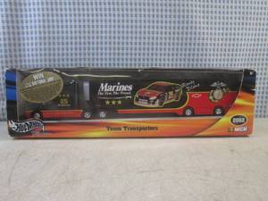lot 17 image: (EW3) Hot Wheels Nascar Marines Tea...