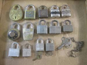 lot 46 image: (BS) Assorted Vintage Locks and Uni...