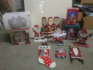 lot 55 image: (EW3) Assortment of Christmas Decor...