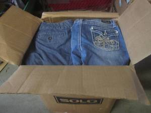 lot 59 image: (EW6) Big Box Full of Assorted Hats...