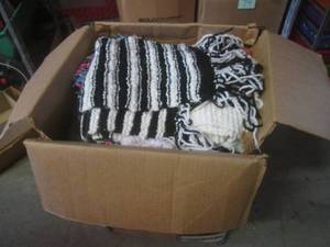 lot 60 image: (EW6) Big Box Full of Assorted Clot...