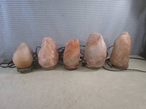 lot 63 image: (A-3) 5 Himalayan Salt Lamps - 1 Wo...