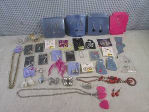 lot 68 image: (BSB) Assorted Fashion Jewelry...