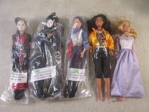 lot 74 image: (CS) 3 Star Wars Dolls and 2 Others...
