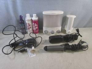 lot 80 image: (CS) Wahl Massager, ShampooConditi...