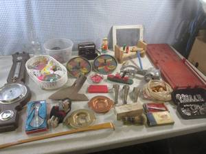 lot 122 image: (EW4) Large Assortment of Vintage I...