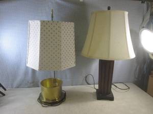 lot 123 image: (BS) 2 Vintage Table Lamps...