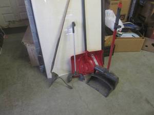 lot 125 image: (BS) Antique Planter, Snow Shovel, ...