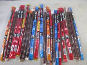 lot 193 image: (B-1) 24 Assorted Jack Links Snack ...