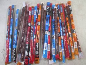 lot 194 image: (B-1) 24 Assorted Jack Links Snack ...