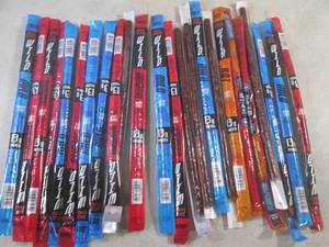 lot 196 image: (B-1) 24 Assorted Jack Links Snack ...