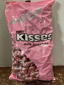 lot 98 image: Hersheys Kisses Milk Chocolate